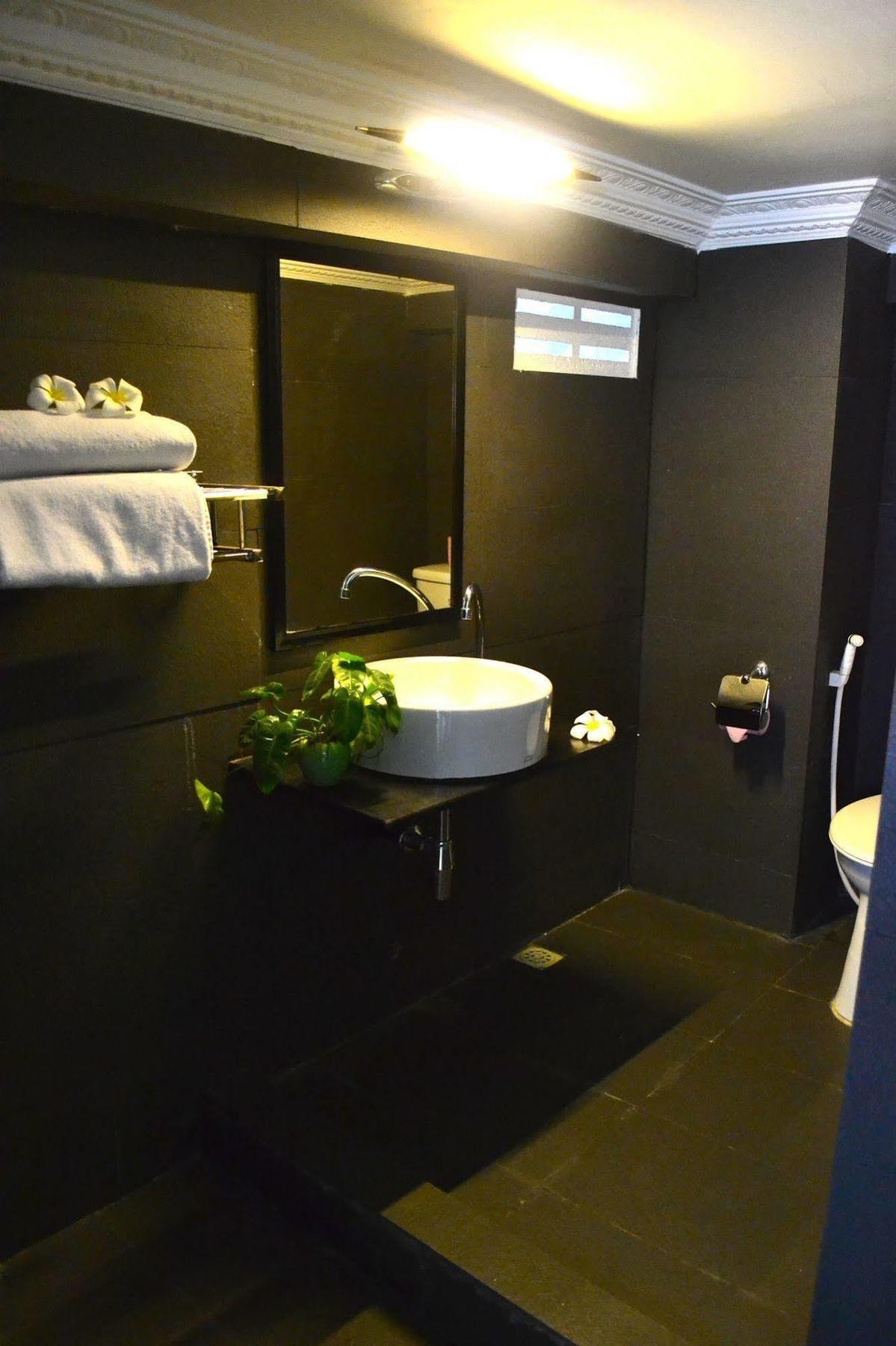 Cyclo Hotel-Bar-Restaurant Phnom Penh Ngoại thất bức ảnh