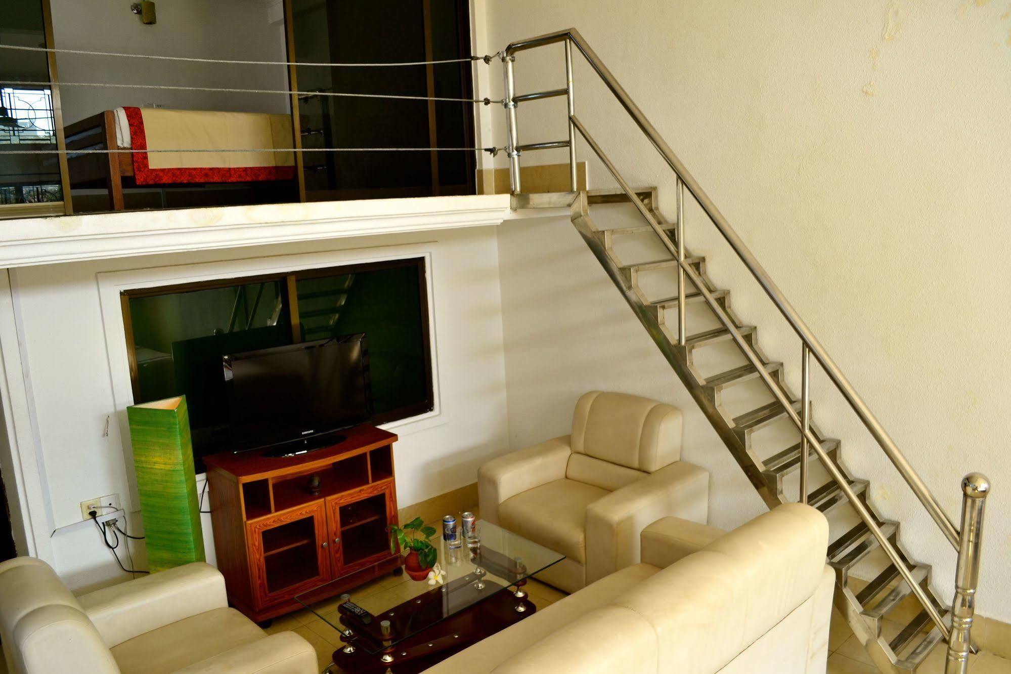 Cyclo Hotel-Bar-Restaurant Phnom Penh Ngoại thất bức ảnh