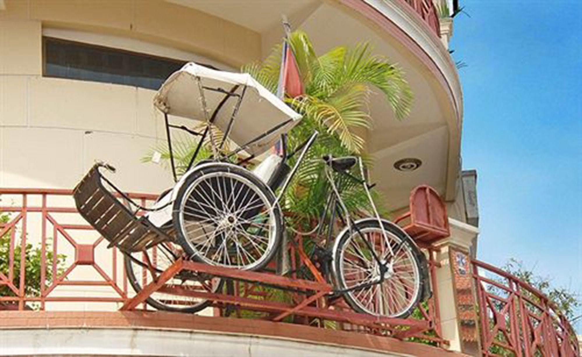 Cyclo Hotel-Bar-Restaurant Phnom Penh Ngoại thất bức ảnh